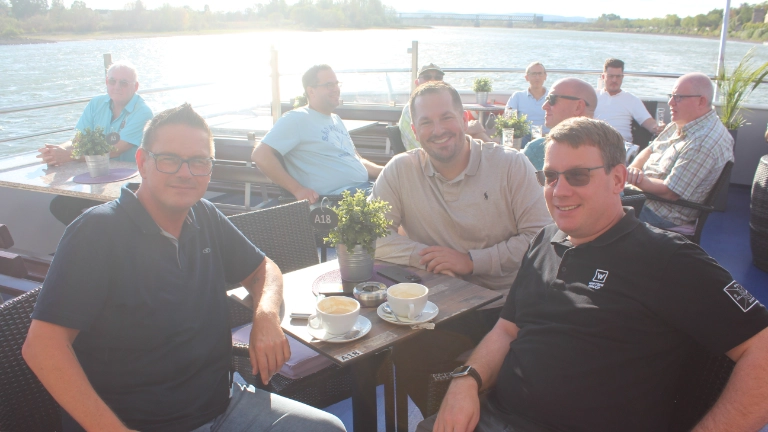 Thorsten Hardt und Lothar Schwalbach aus dem Ortsvorstand der IGM Neuwied und David Jansen